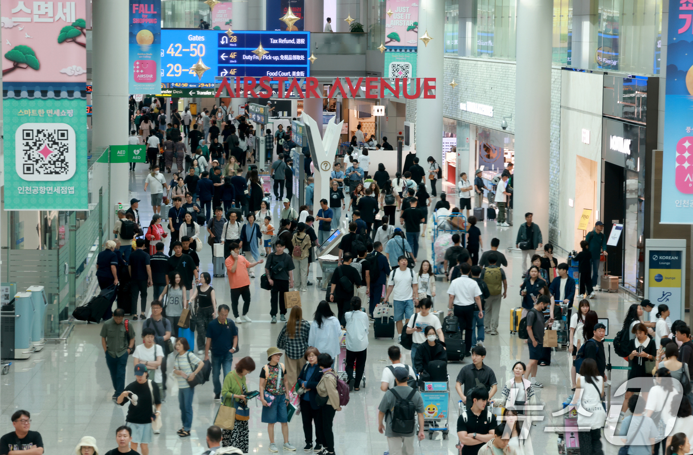 (인천공항=뉴스1) 권현진 기자 = 인천지방법원이 인천국제공항공사(인국공)에 대해 신라면세점의 임대료를 25% 인하하라는 강제조정 결정을 내렸다. 이에 대해 인국공은 조만간 이의신 …