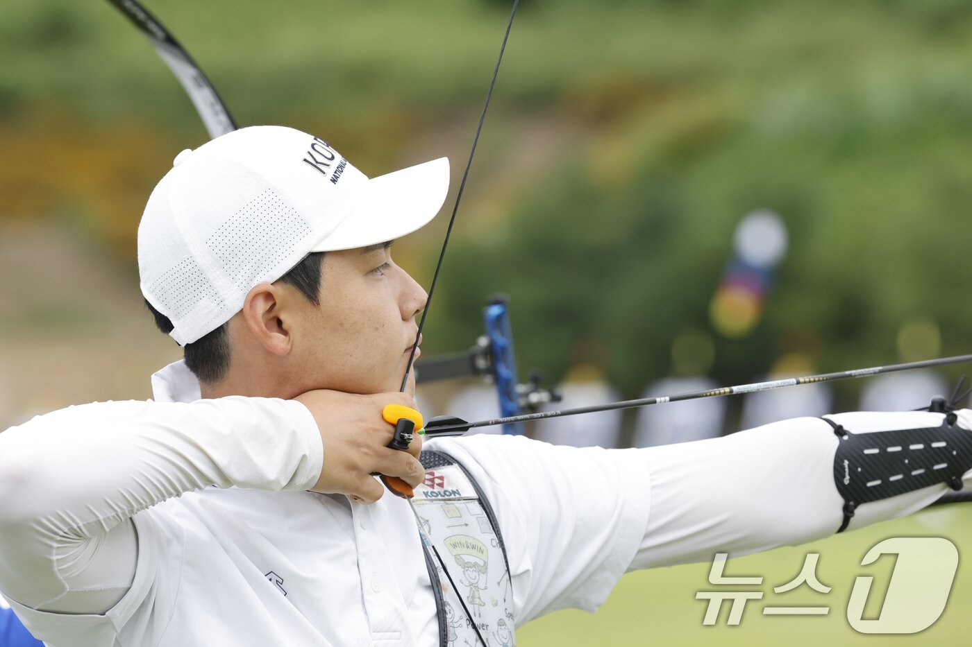 본문 이미지 - 양궁 리커브 이우석이 9일 광주 국제양궁장에서 열린 광주 2025세계양궁선수권대회에서 예선을 펼치고 있다. 2025.9.9/뉴스1 ⓒ News1 김태성 기자