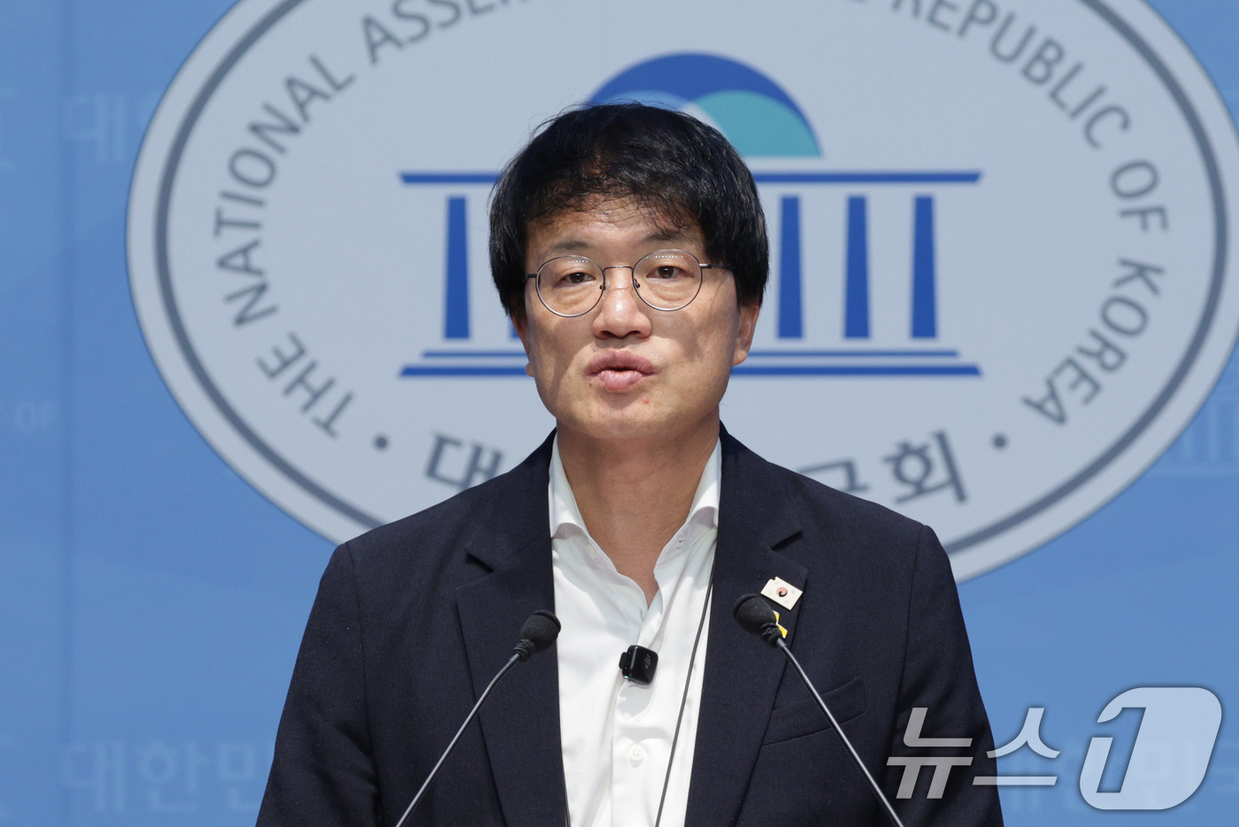 (서울=뉴스1) 신웅수 기자 = 박주민 더불어민주당 의원이 9일 오전 서울 여의도 국회 소통관에서 오세훈 서울시장의 주택·부동산 정책을 규탄하는 기자회견을 하고 있다. 2025.9 …