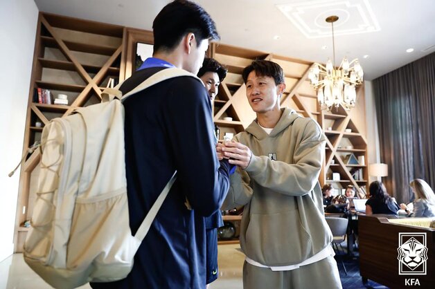 본문 이미지 - 축구대표팀의 이재성&#40;오른쪽&#41;. &#40;대한축구협회 제공, 재판매 및 DB 금지&#41; 2025.9.9/뉴스1 ⓒ News1 김진환 기자