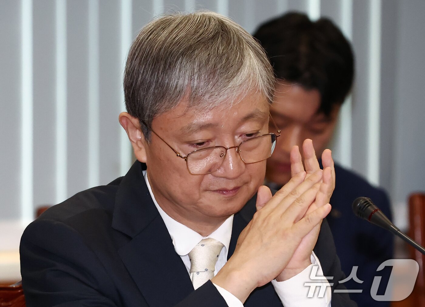 본문 이미지 - 이찬진 금융감독원장이 9일 오후 서울 여의도 금융감독원에서 열린 '금융소비자보호 거버넌스 관련 전 금융권 간담회에 참석해 생각에 잠겨 있다. 2025.9.9/뉴스1 ⓒ News1 김민지 기자