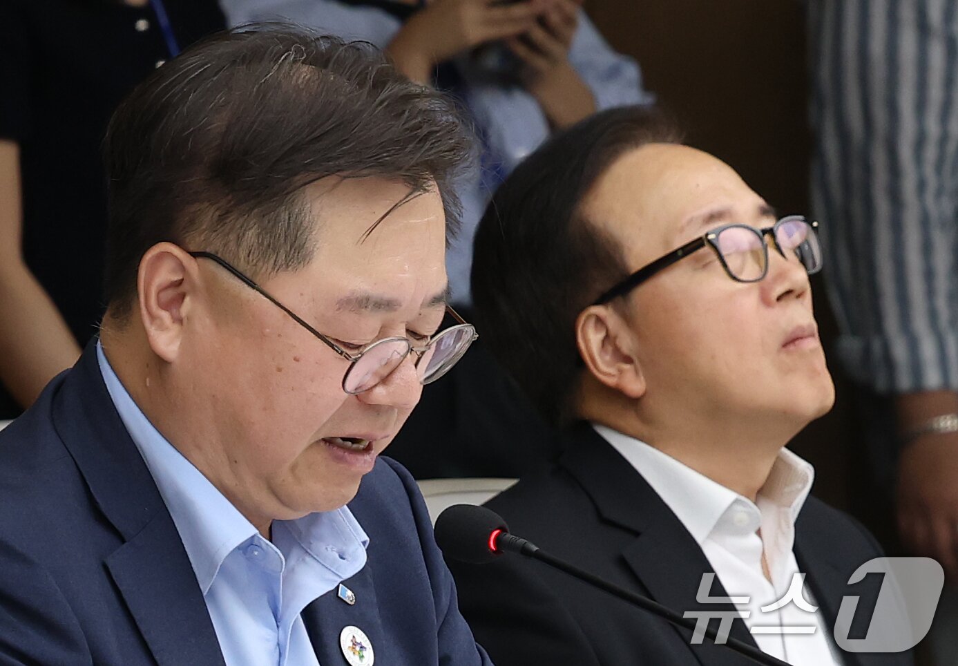 본문 이미지 - 서울 중구 대한상공회의소에서 9일 열린 더불어민주당 코스피5000특위·경제형벌민사책임합리화TF와 경제 8단체 간담회에서 박일준 대한상의 상근부회장이 모두발언을 하고 있다. 오른쪽은 이동근 경총 상근부회장. /뉴스1 ⓒ News1 오대일 기자