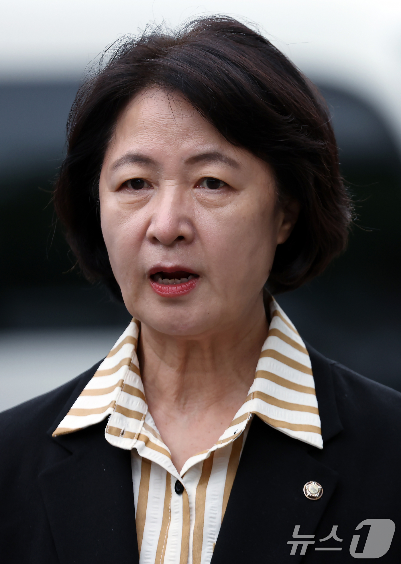 (서울=뉴스1) 박정호 기자 = 추미애 국회 법제사법위원회 위원장이 9일 오후 서울 종로구 재동 헌법재판소 대심판정에서 열린 조지호 경찰청장 탄핵심판 1차 변론기일에 참석하며 취재 …