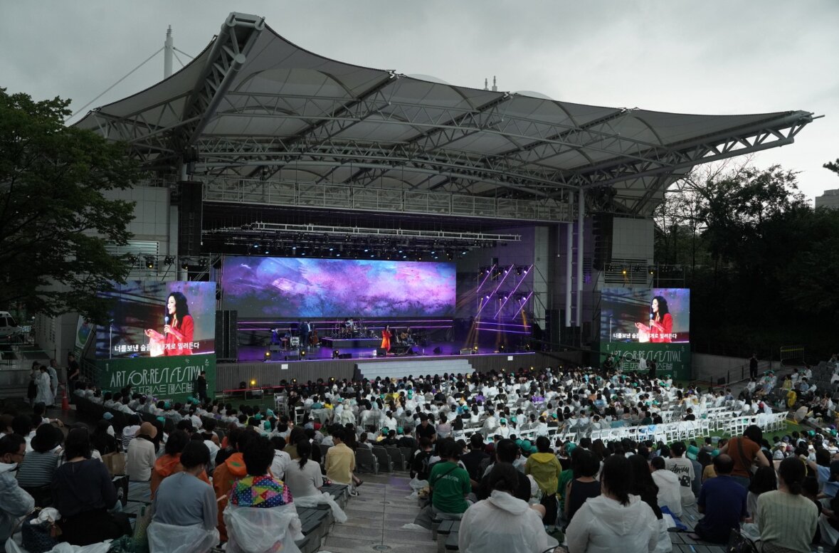본문 이미지 - 아포페 1회차 공연의 관람객들 모습&#40;아르코 제공&#41;