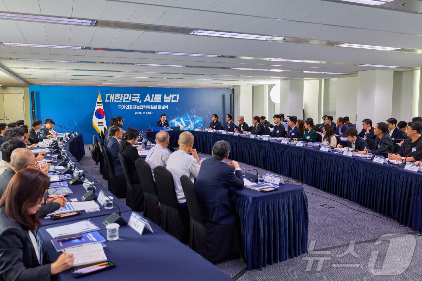 (서울=뉴스1) 이재명 기자 = 이재명 대통령이 지난 8일 서울 중구 서울스퀘어에서 열린 ‘대한민국, AI로 날다’ 국가인공지능(AI) 전략위원회 출범식에서 발언을 하고 있다. ( …