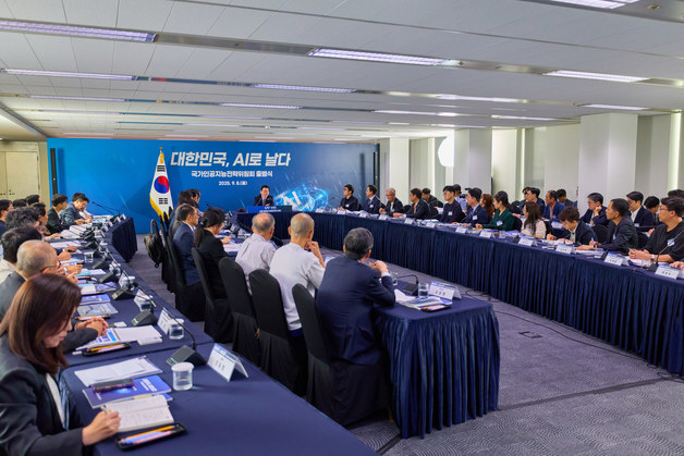 "AI 불평등 완화할 'AI 기본사회' 실행력 높여야"