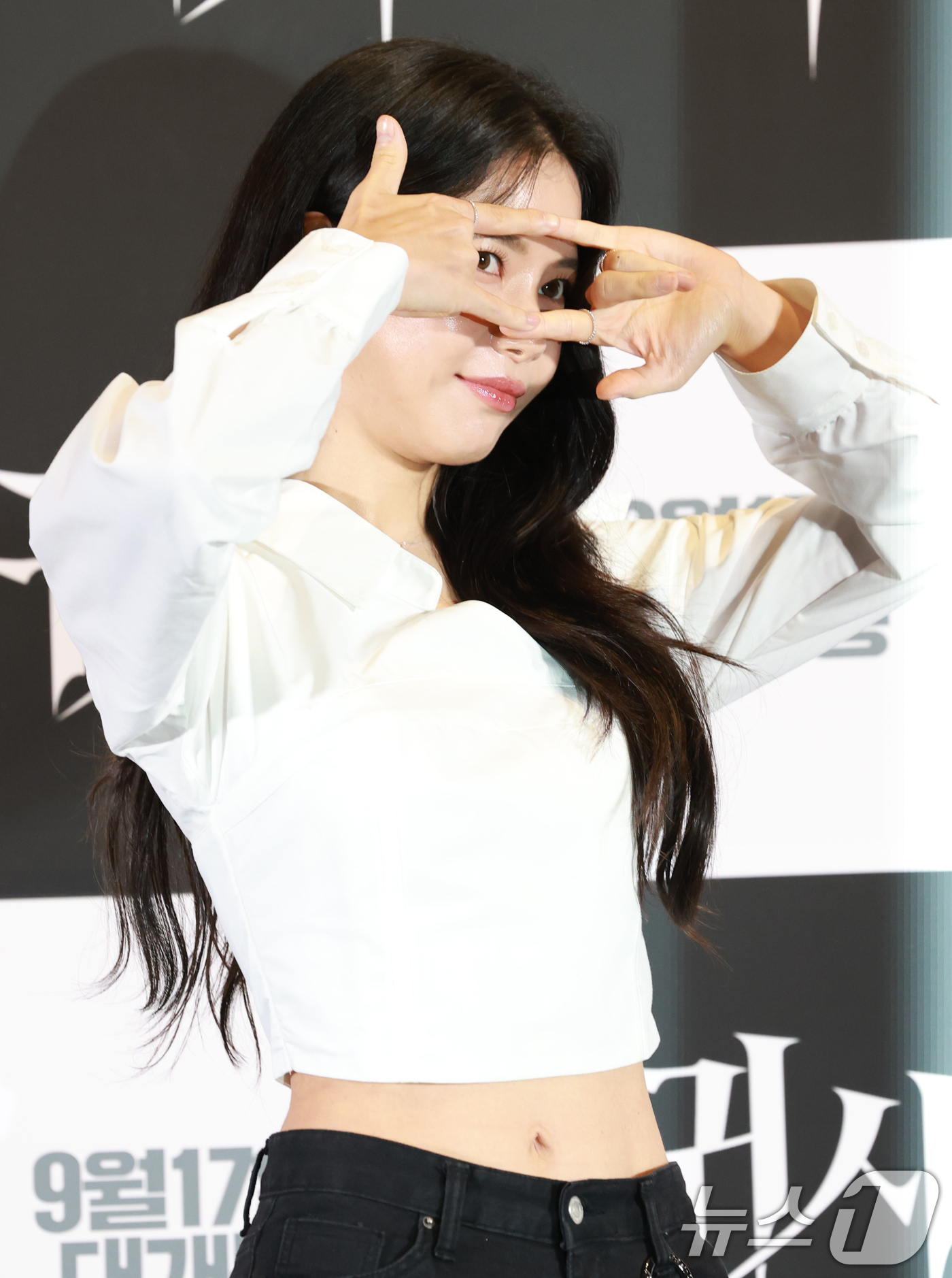 (서울=뉴스1) 권현진 기자 = 가수 겸 배우 솔라가 9일 서울 용산구 CGV용산아이파크몰에서 열린 영화 '귀시'(감독 홍원기) 언론시사회에 참석해 포즈를 취하고 있다.‘귀시’는 …