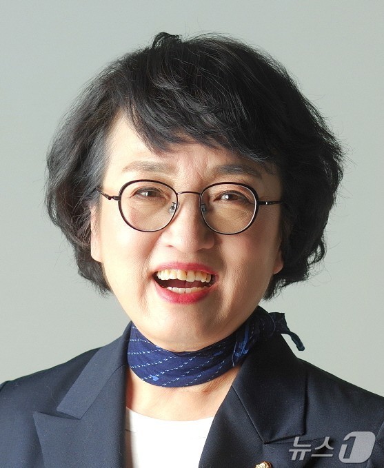 (서울=뉴스1) 허경 기자 = 이재명 대통령이 9일 국가건축정책위원회 위원장에 김진애 전 국회의원을 임명했다. (대통령실 제공. 재판매 및 DB 금지) 2025.9.9/뉴스1