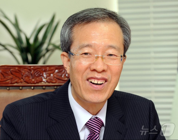 (서울=뉴스1) 허경 기자 = 이재명 대통령이 9일 국민통합위원회 위원장에 이석연 전 법제처장을 임명했다. (대통령실 제공. 재판매 및 DB 금지) 2025.9.9/뉴스1