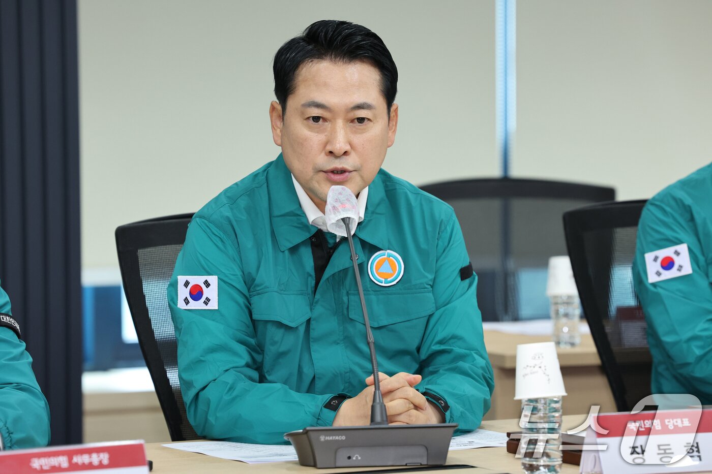본문 이미지 - 지난해 강원 강릉 가뭄 사태 당시 강릉시청을 방문한 장동혁 국민의힘 대표. (국민의힘 제공, DB 및 재판매 금지)