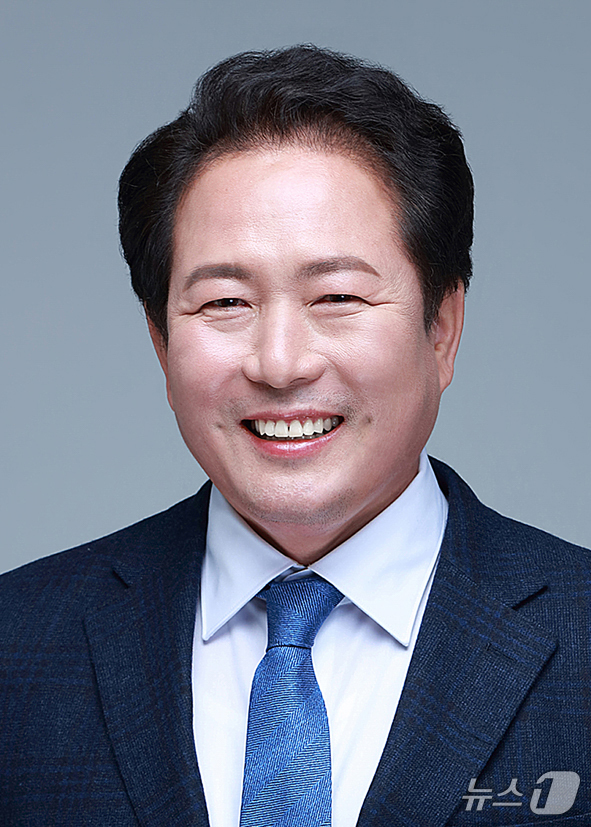 (서울=뉴스1) 허경 기자 = 이재명 대통령이 9일 국가공무원인재개발원장에 임채원 경희대 인류사회재건연구원 자문위원을 임명했다. (대통령실 제공. 재판매 및 DB 금지) 2025. …