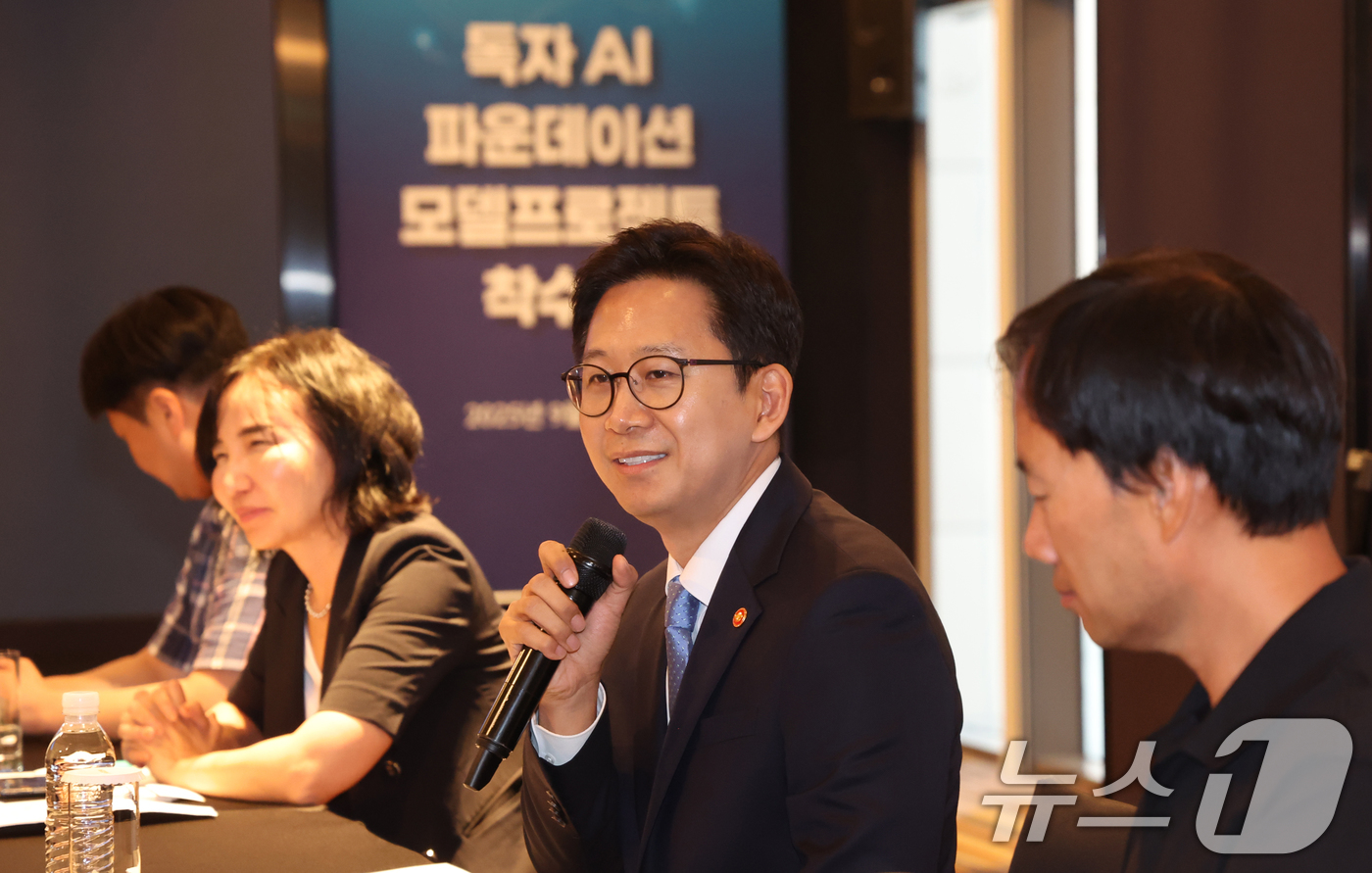 (서울=뉴스1) 김명섭 기자 = 배경훈 과학기술정보통신부 장관이 9일 서울 중구 르메르디앙 서울 명동 호텔에서 열린 독자 AI 파운데이션 모델 프로젝트 착수식에서 모두 발언을 하고 …