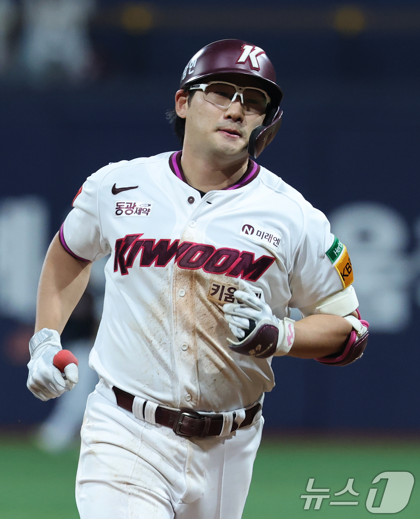 (서울=뉴스1) 오대일 기자 = 9일 오후 서울 구로구 고척스카이돔에서 열린 프로야구 '2025 신한 SOL뱅크 KBO 리그' LG 트윈스와 키움 히어로즈의 경기, 2-2로 팽팽히 …