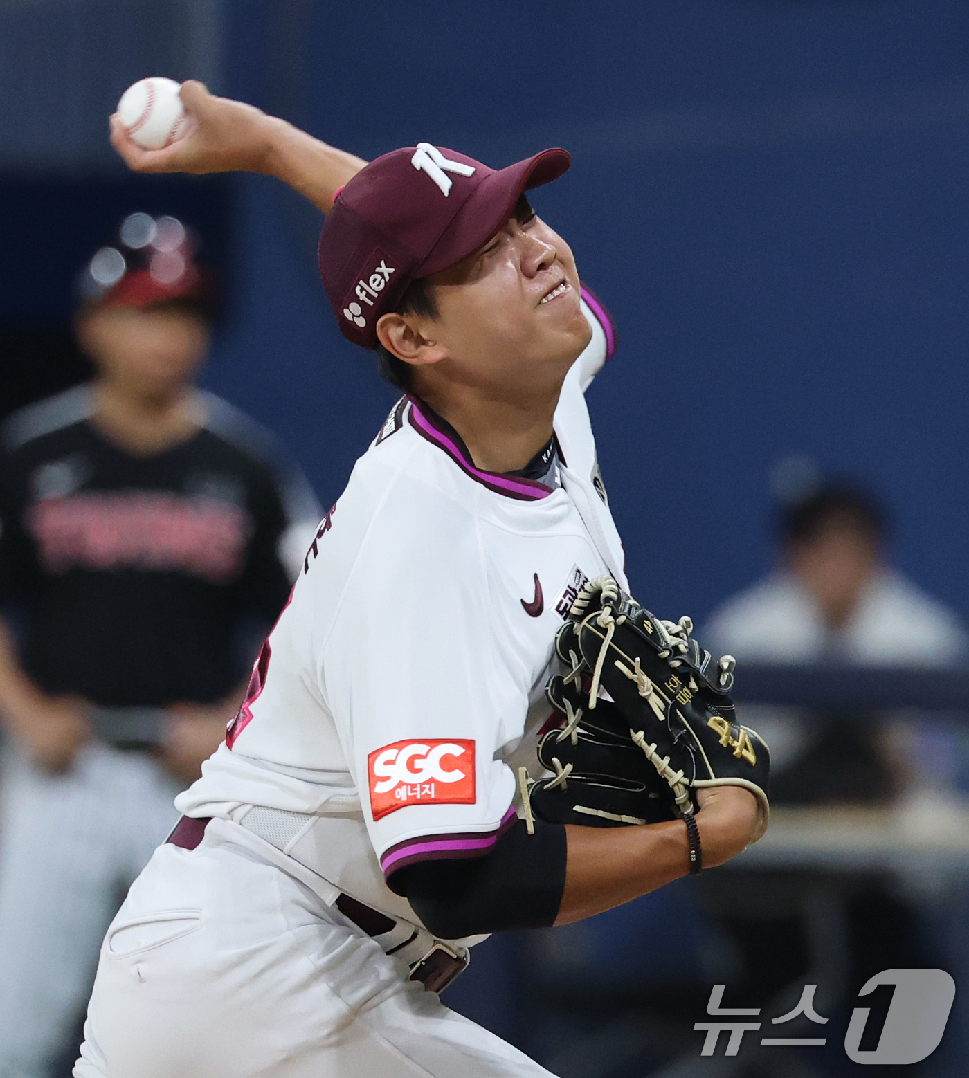 (서울=뉴스1) 오대일 기자 = 9일 오후 서울 구로구 고척스카이돔에서 열린 프로야구 '2025 신한 SOL뱅크 KBO 리그' LG 트윈스와 키움 히어로즈의 경기, 7회초 선발 알 …