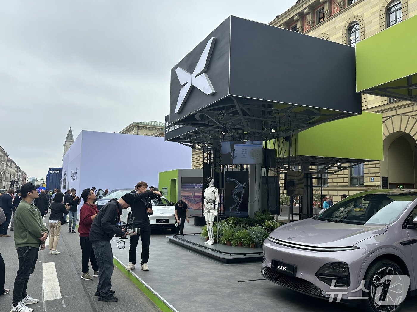 본문 이미지 -  샤오펑의 IAA 모빌리티 2025 오픈스페이스 전시관.ⓒ 뉴스1 이동희 기자