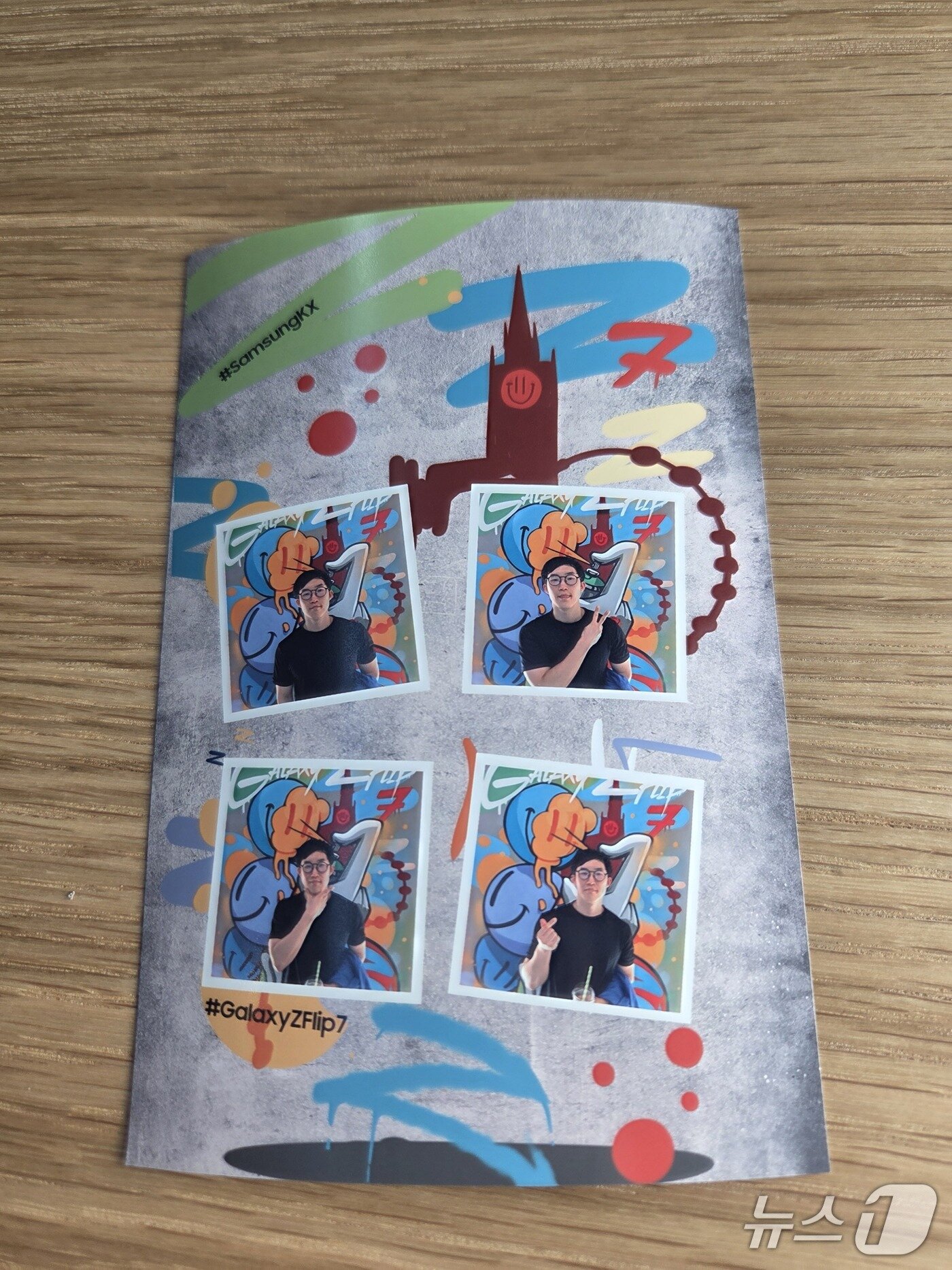 본문 이미지 - 영국 런던 킹스크로스 지역에 있는 삼성전자의 브랜드 쇼케이스 '삼성 킹스크로스(KX)'에서 갤럭시Z플립7으로 찍고 인화한 사진. 2025.9.8/뉴스1 ⓒ 뉴스1 박주평 기자