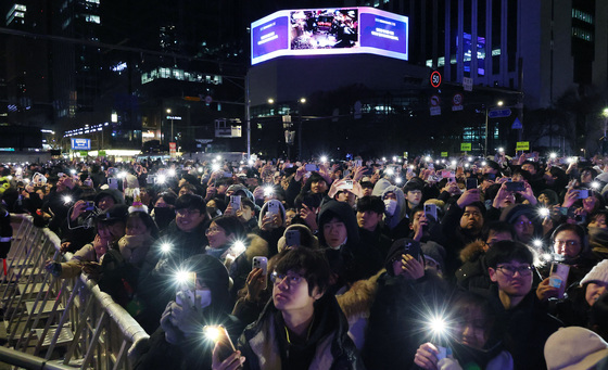 2026년 새해 맞이하는 시민들
