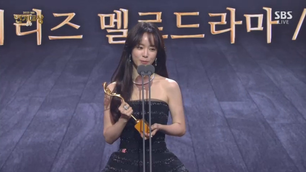 육성재→한지민, 최우수상 수상…"값진 상 감사" [SBS 연기대상]