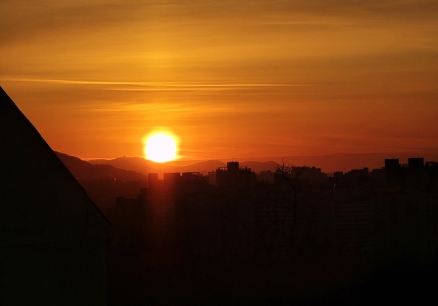 남산 옆에 뜬 병오년 새해 첫해