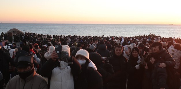 울산 간절곶 해맞이객 \'구름 인파\'