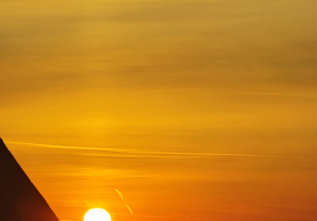 옅은 구름을 뚫고, 병오년 새해 첫 해 \'빼꼼\'