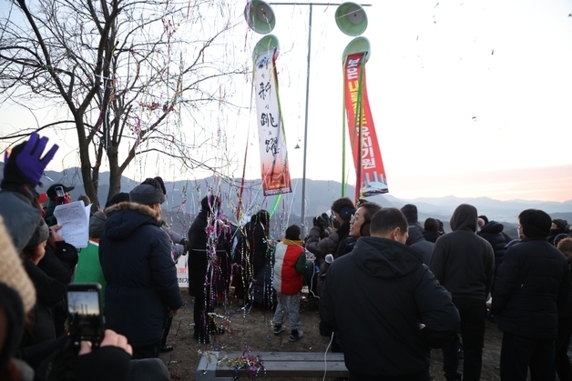 '붉은 말의 힘찬 기운으로' 충북 곳곳 해맞이 행사 풍성