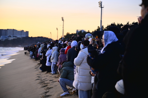 붉은 말의 해 담자…속초해변 해맞이