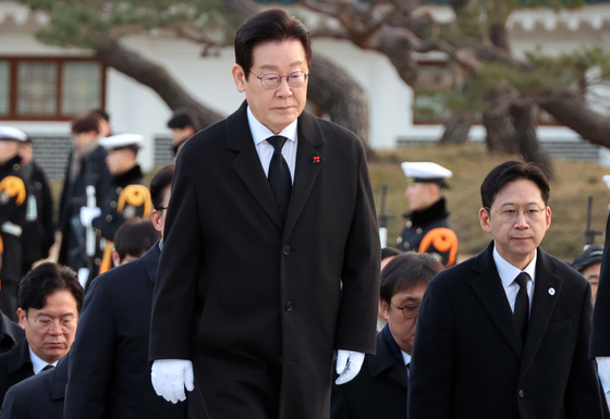 여야 모두, 새해 첫날 "민생·경제 회복"…李정부 평가 극과극