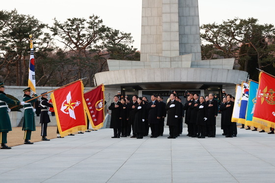 이재명 대통령 '현충탑 참배 마치고'