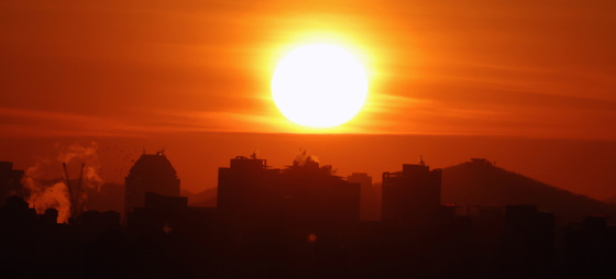 병오년, 도심에 떠오르는 첫 해돋이
