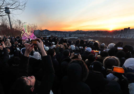 병오년, 일출 맞이하는 시민들