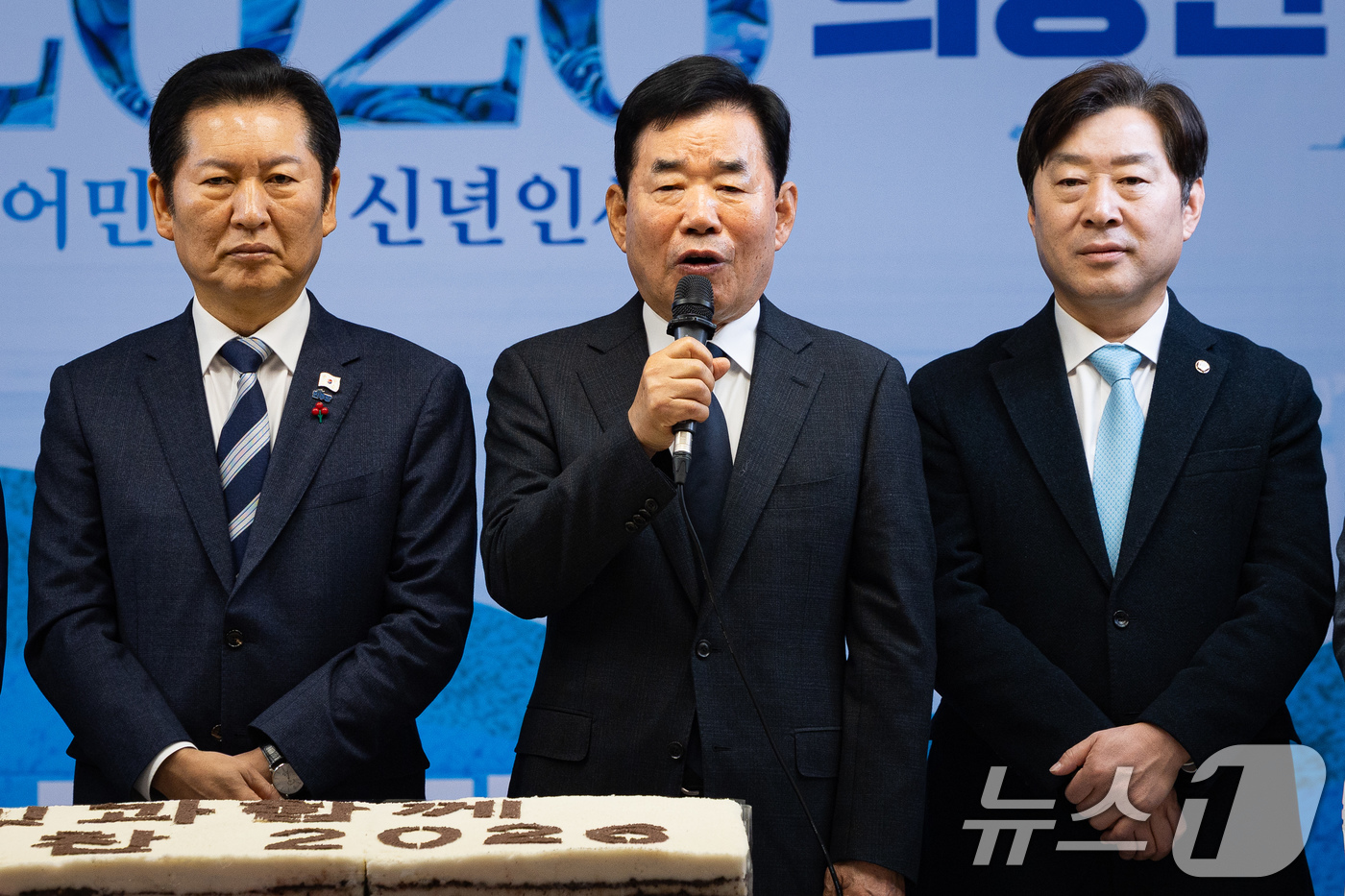 (서울=뉴스1) 유승관 기자 = 김진표 더불어민주당 상임고문이 1일 서울 여의도 당사에서 열린 2026 더불어민주당 신년인사회에서 인사말을 하고 있다. 2026.1.1/뉴스1