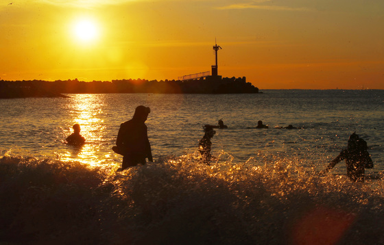 바닷속에서 맞이하는 병오년 첫 태양