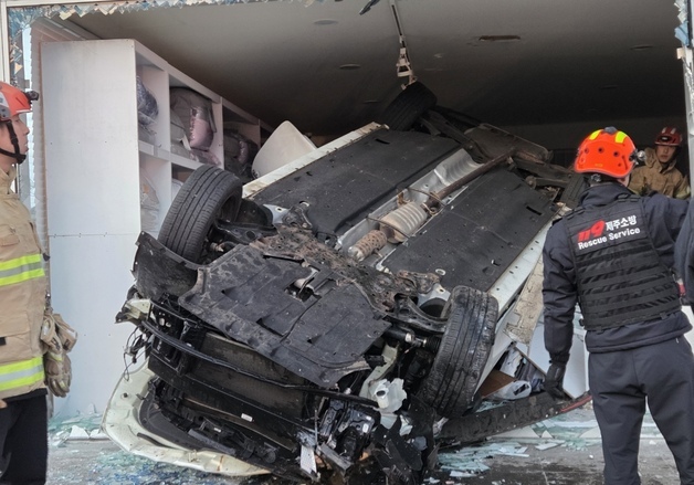 제주서 차량 돌진 사고 발생…4명 중경상