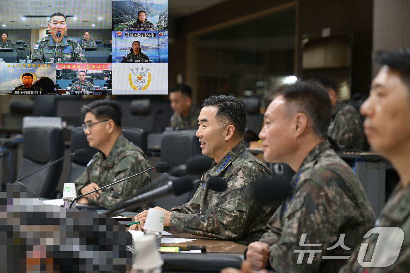 (서울=뉴스1) = 진영승 합참의장이 새해 첫 날인 1일 격오지 작전부대 지휘관들과 화상통화를 하고 있다. (합참 제공. 재판매 및 DB 금지) 2026.1.1/뉴스1