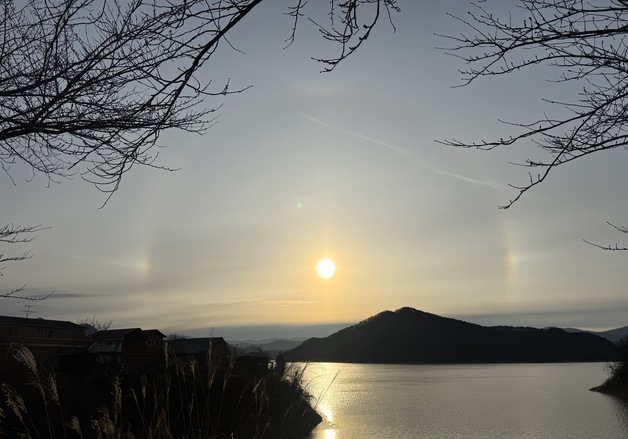[포토]무지개와 함께 떠오른 용담호의 병오년 첫 일출