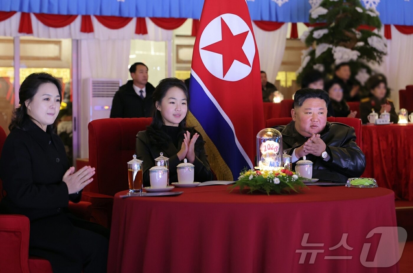 본문 이미지 - (평양 노동신문=뉴스1) = 북한 노동당 기관지 노동신문은 '2026년 신년경축공연'이 평양 5월1일경기장에서 성황리에 진행됐다고 1일 보도했다. [국내에서만 사용가능. 재배포 금지. DB 금지. For Use Only in the Republic of Korea. Redistribution Prohibited] rodongphoto@news1.kr