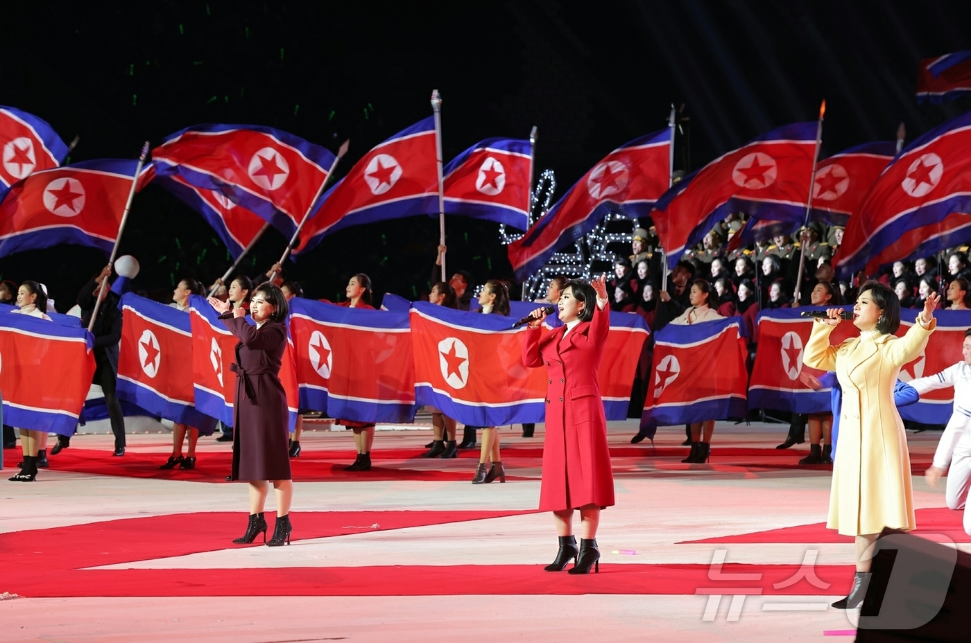 (평양 노동신문=뉴스1) = 북한 노동당 기관지 노동신문은 '2026년 신년경축공연'이 평양 5월1일경기장에서 성황리에 진행됐다고 1일 보도했다. [국내에서만 사용가능. 재배포 금 …