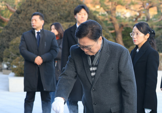 분향하는 우원식 국회의장