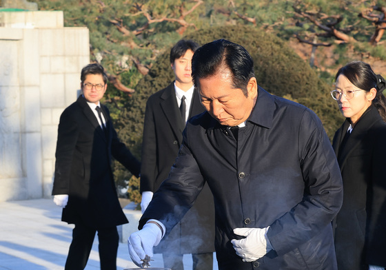 분향하는 정청래 민주당 대표