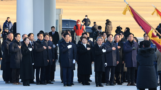 현충원 찾은 정청래 대표