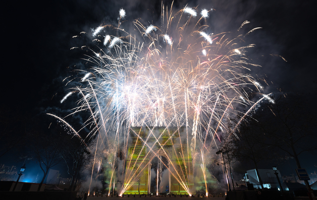 佛 파리 개선문서 열린 2026년 신년 불꽃놀이