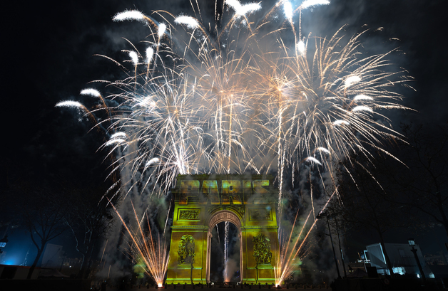 2026 신년 자정 밝힌 佛 파리 개선문 불꽃