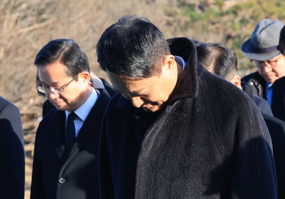 참배하는 오세훈 서울시장