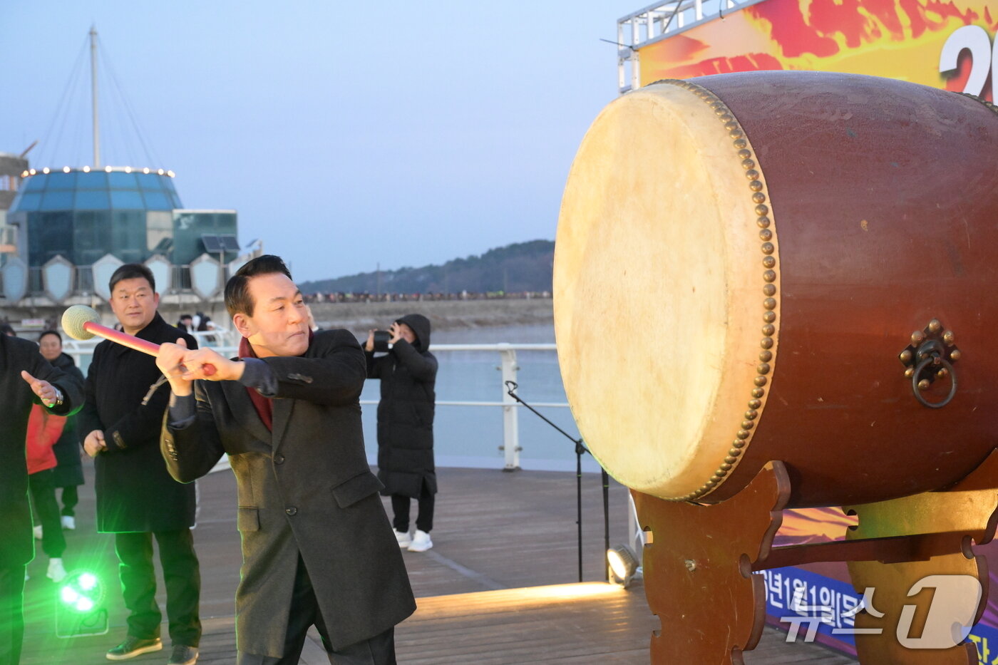 본문 이미지 - 논산시 병오년(丙午年) 해맞이 행사 모습. (논산시 제공.재판매 및 DB금지)/뉴스1 