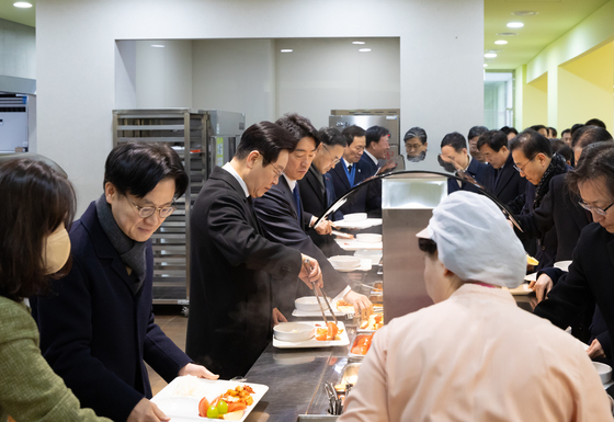 새해 첫 날 떡국 조찬 갖는 이재명 대통령