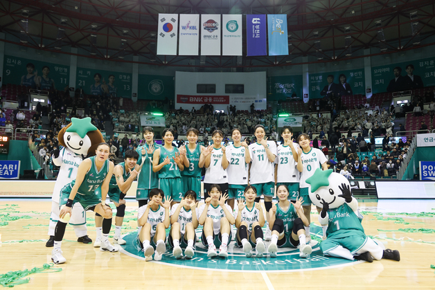 예상 빗나간 전반기 여자농구…'1강' 하나은행, 박 터지는 2위 경쟁