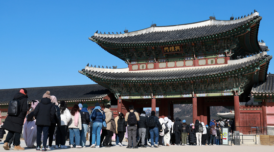 새해 첫 날 붐비는 경복궁