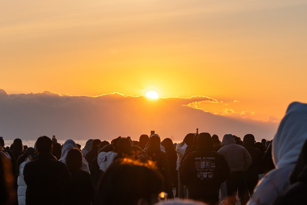 경포해변에 떠오르는 붉은 말의 해