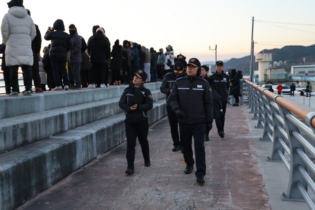 "안전한 해맞이 위해" 김인창 동해해경청장, 삼척항 현장점검